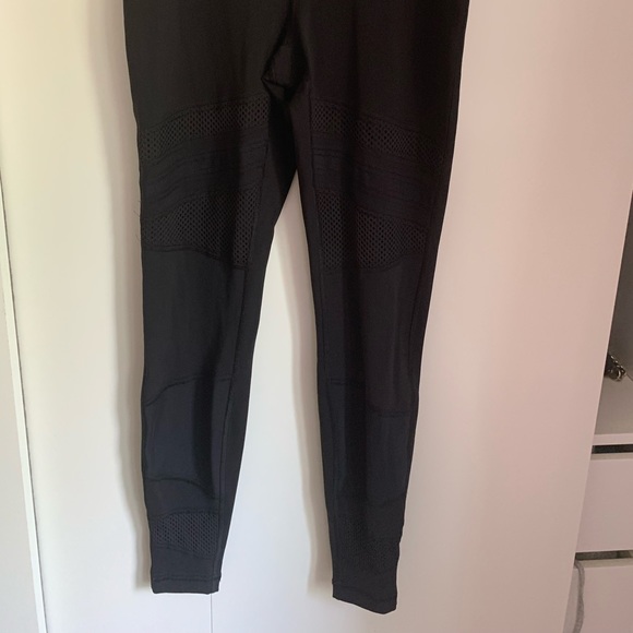 Size 8 Lululemon tights - Picture 6 of 6